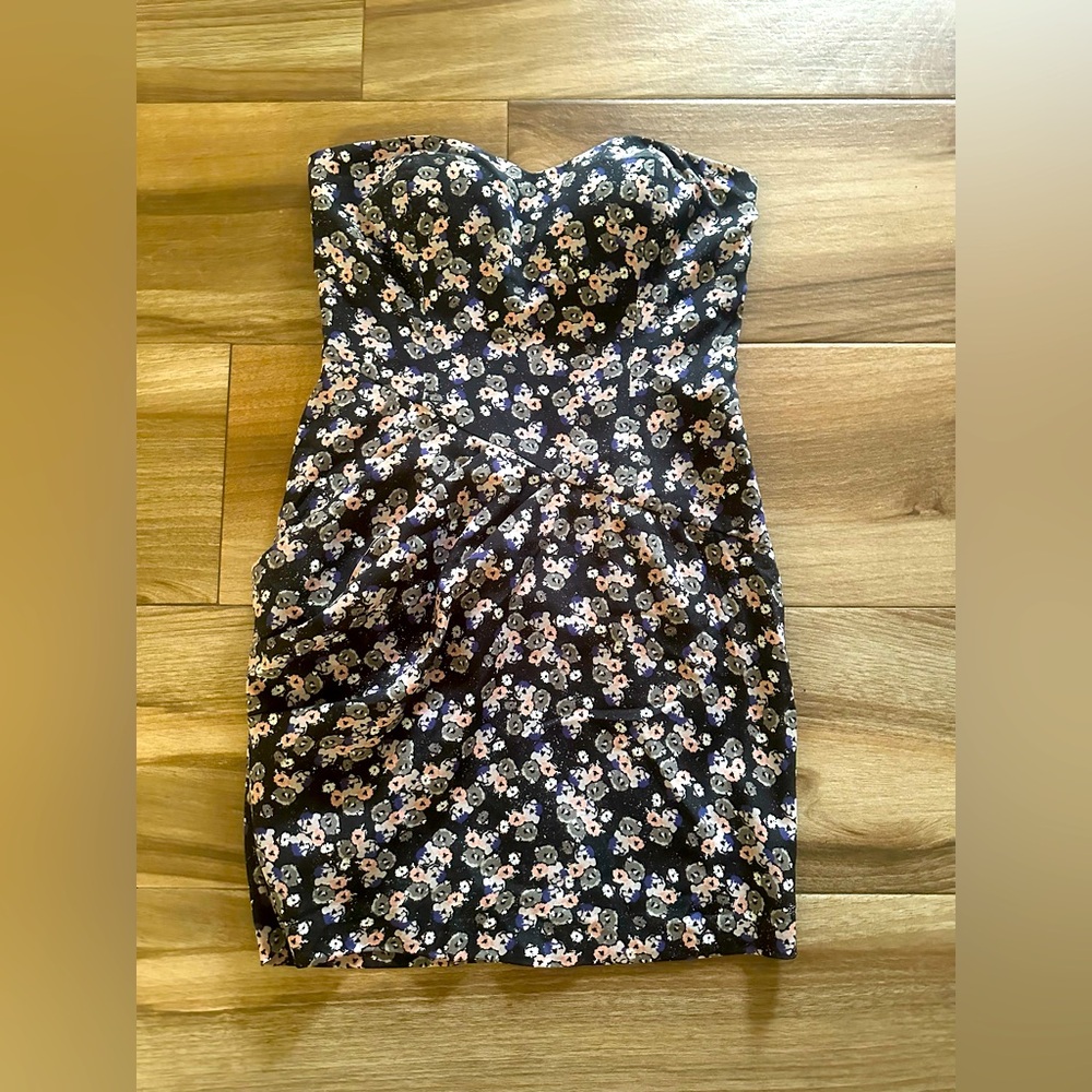 BCBGeneration Strapless Lined Mini Dress Black Floral Assymetrical Waist BCBG